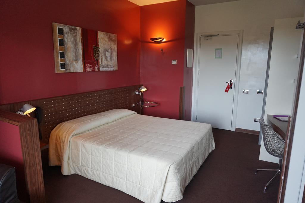 Ecohotel Roma Bagian luar foto